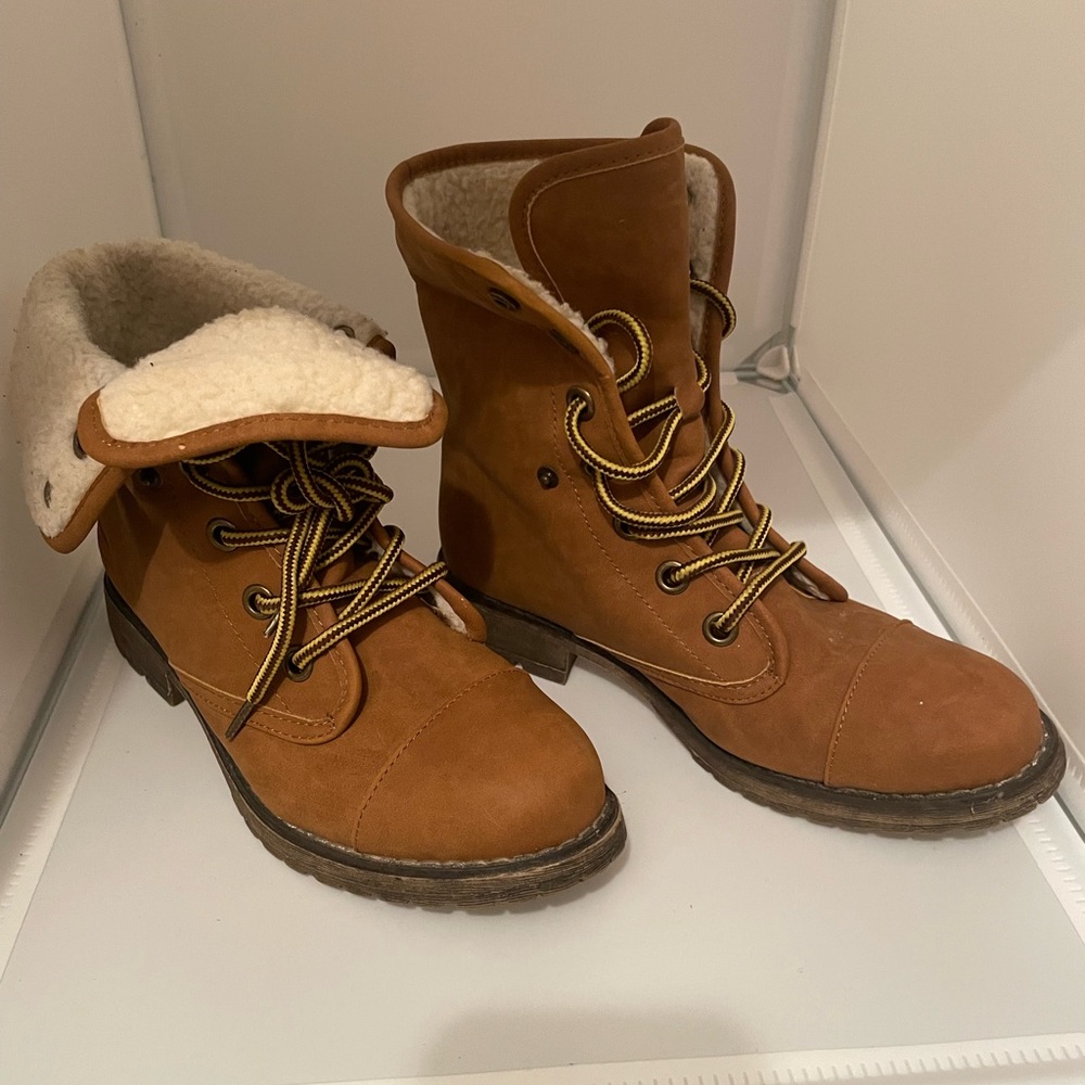 Winter boots, size 6.5, wore a few times